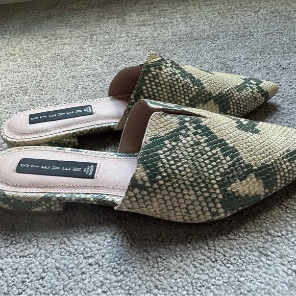 NWOT Women's Snakeskin Mules NEVER WORN - Picture 4 of 6